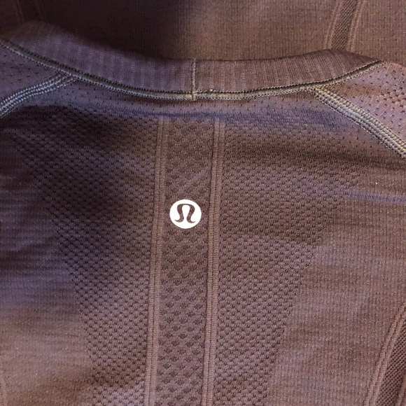lululemon long sleeve - Picture 2 of 2